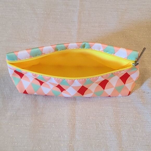 Clinique makeup bag - Picture 3 of 3